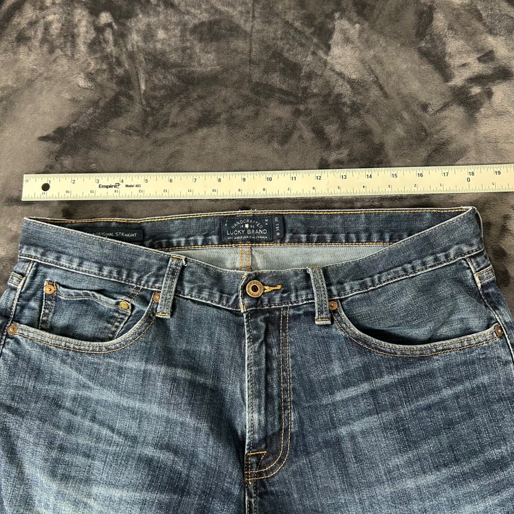 Lucky Brand Jeans Mens 34x30 Blue 221 Original Straight Medium Wash Denim - Picture 2 of 10